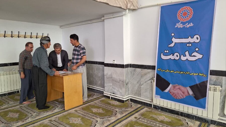 برپایی میز خدمت بهزیستی سروآباد در مسجد جامع شهر
