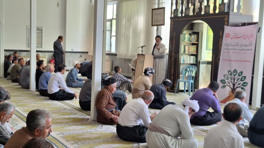 برپایی میز خدمت بهزیستی سروآباد در مسجد جامع شهر
