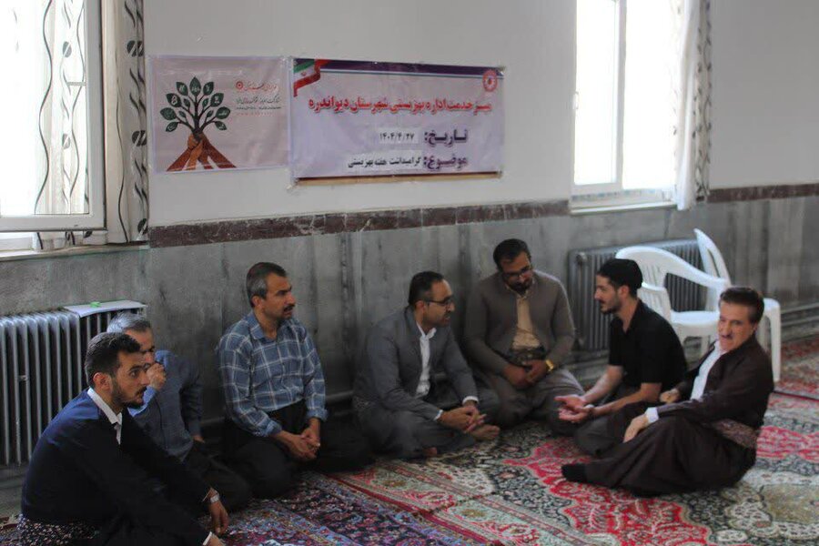 میز خدمت بهزیستی در مسجد جامع شهرستان دیواندره برپا شد