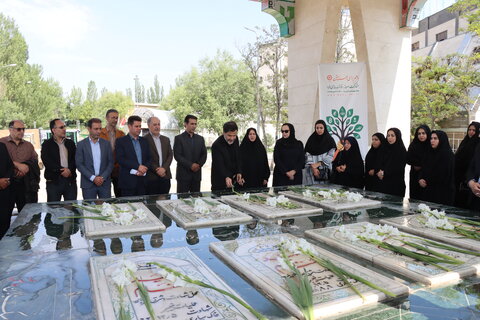 گزارش تصویری| غبار روبی مزار شهدای گمنام و افتتاح نمایشگاه خواستن و توانستن برای ایران همدل