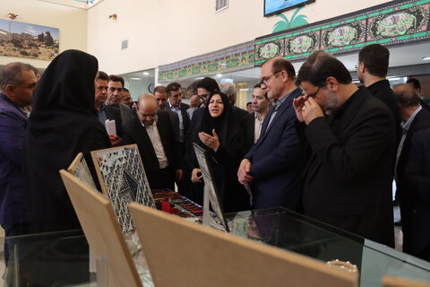 گزارش تصویری| غبار روبی مزار شهدای گمنام و افتتاح نمایشگاه خواستن و توانستن برای ایران همدل