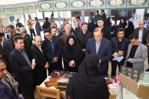 گزارش تصویری| غبار روبی مزار شهدای گمنام و افتتاح نمایشگاه خواستن و توانستن برای ایران همدل