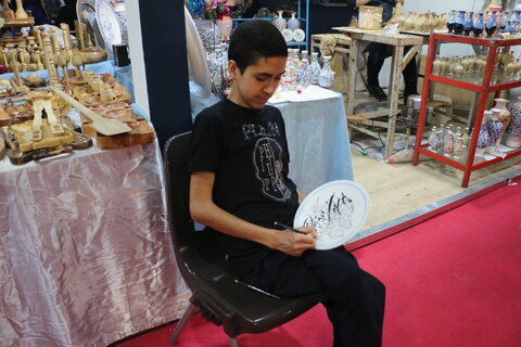 استقبال پرشور از غرفه توانمندی‌های بانوان کارآفرین بهزیستی