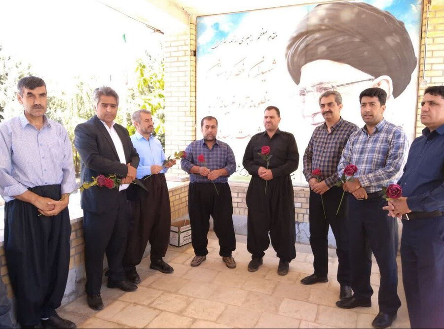 آیین عطرافشانی مزار شهدای سقز به مناسبت هفته بهزیستی برگزار شد