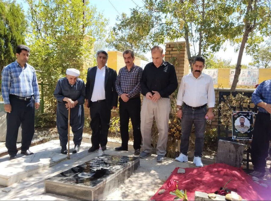 آیین عطرافشانی مزار شهدای سقز به مناسبت هفته بهزیستی برگزار شد