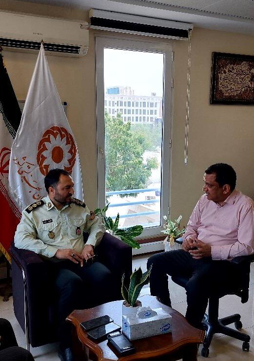دیدار جانشین فرماندهی و رئیس پلیس مبارزه با مواد مخدر و معاون فرهنگی و اجتماعی نیروی انتظامی کیش با سرپرست اداره بهزیستی به‌مناسبت هفته بهزیستی