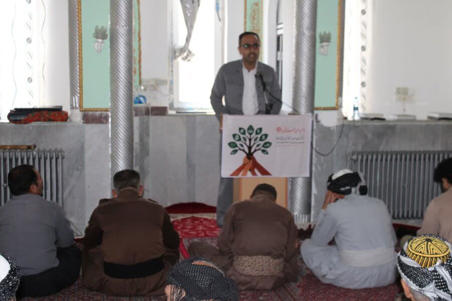 میز خدمت بهزیستی در مسجد جامع شهرستان دیواندره برپا شد