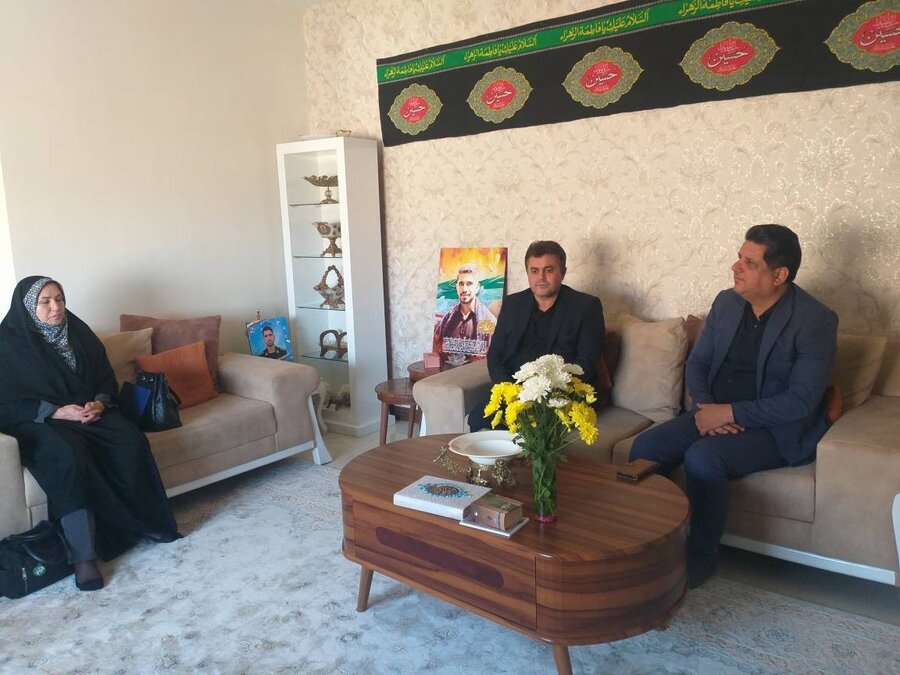 پردیس | دیدار رئیس اداره بهزیستی با خانواده پاسدار شهید جهانی به مناسبت هفته بهزیستی پردیس | دیدار رئیس اداره بهزیستی با خانواده پاسدار شهید جهانی به مناسبت هفته بهزیستی