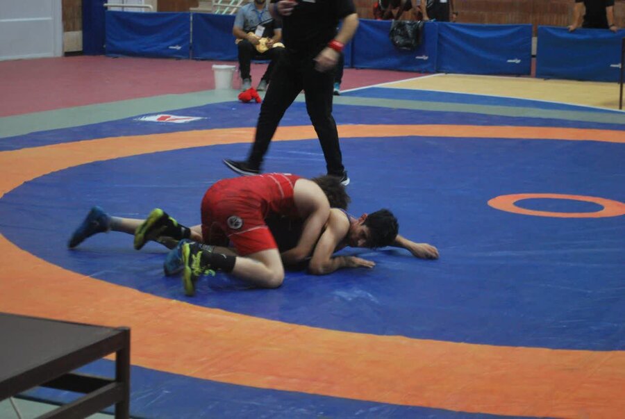 مسابقات کشتی ناشنوایان