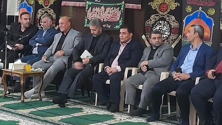 اسلامشهر | برگزاری میز خدمت در مسجد جامع امام علی(ع) با حضور مسئولان شهرستان