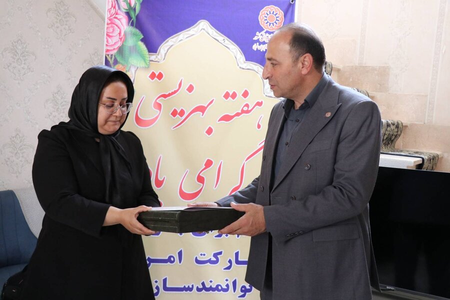 دیدار مدیرکل بهزیستی آذربایجان‌غربی با خانواده شهدای جنگ ۱۲ روزه