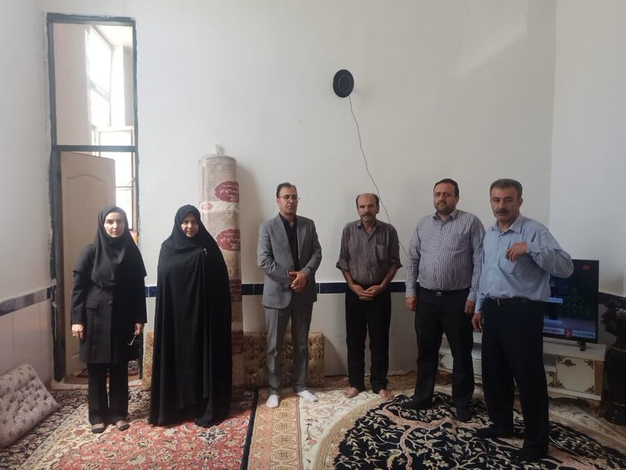 بازدید مسئولان از منزل مددجو در بیجار