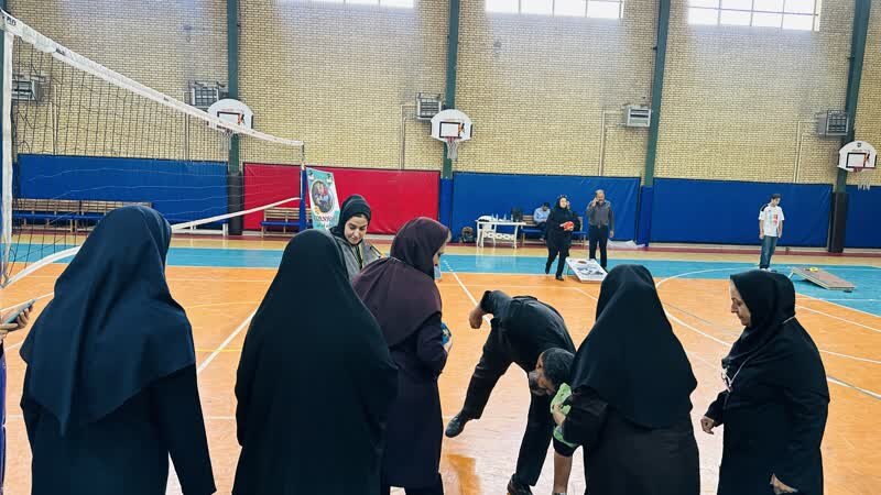 برگزاری مسابقات کورن‌هول ویژه کارکنان اداره کل بهزیستی استان اصفهان به مناسبت هفته بهزیستی