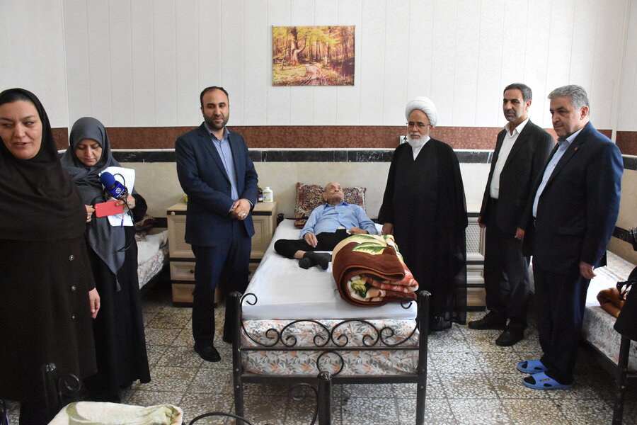 دیدار امامجمعه کرمانشاه با سالمندان دیدار امامجمعه کرمانشاه با سالمندان