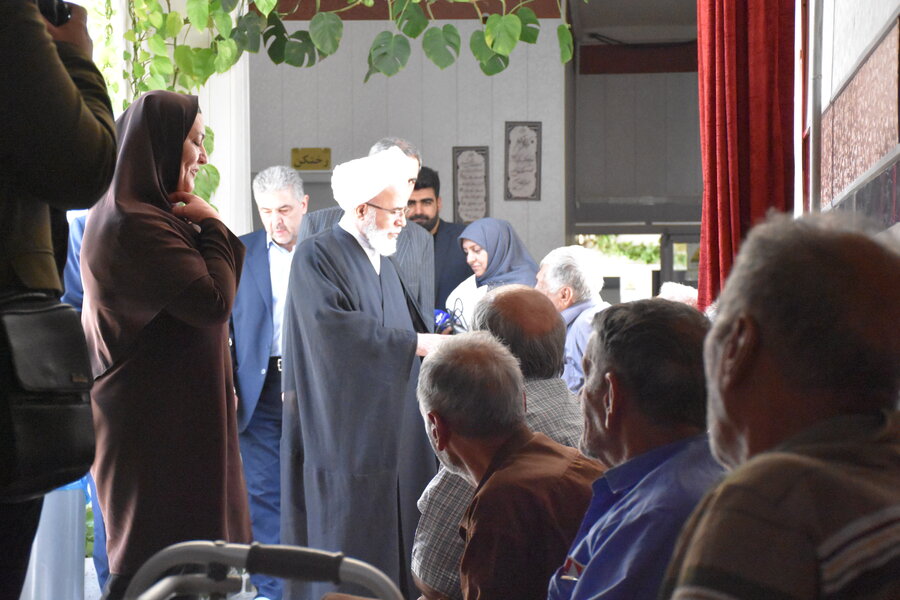 دیدار امامجمعه کرمانشاه با سالمندان دیدار امامجمعه کرمانشاه با سالمندان