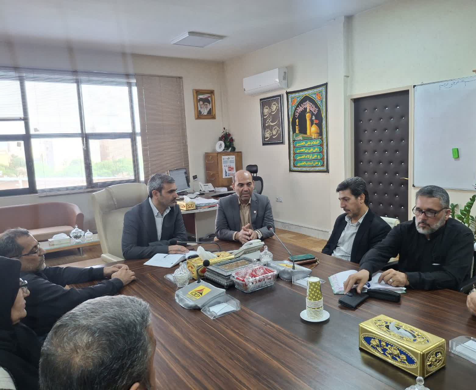 دیدار نخبگان معلولین قم با رئیس سازمان مدیریت و برنامه ریزی استان