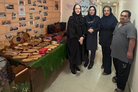 برپایی نمایشگاه دستاوردهای توانخواهان مرکز حرفه آموزی عرفان با هدف امید افزایی