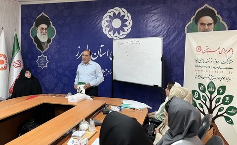 ساوجبلاغ | کارگاه آموزشی کمکهای اولیه در بحران ویژه مدیران و تسهیلگران مجری طرح توانبخشی مبتنی برجامعه (CBR) در استان و مراقبین مراکز شبانه روزی