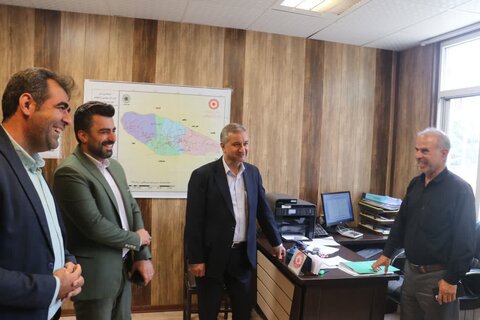 به مناسبت هفته بهزیستی / بازدید فرماندار طالقان از اداره بهزیستی
