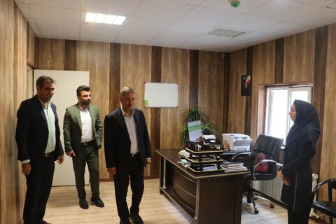 به مناسبت هفته بهزیستی / بازدید فرماندار طالقان از اداره بهزیستی