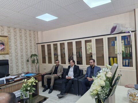 به مناسبت هفته بهزیستی و در راستای شعار "باهم برای ایران"/ دیدار مسئولین مدیریت شهری با مدیر و کارکنان بهزیستی کرج