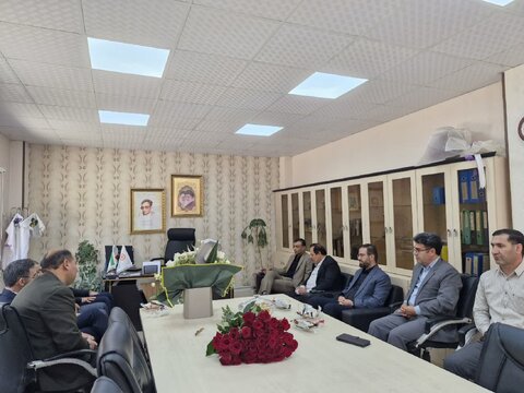 به مناسبت هفته بهزیستی و در راستای شعار "باهم برای ایران"/ دیدار مسئولین مدیریت شهری با مدیر و کارکنان بهزیستی کرج