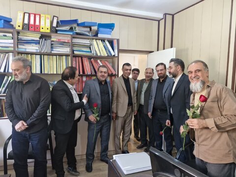به مناسبت هفته بهزیستی و در راستای شعار "باهم برای ایران"/ دیدار مسئولین مدیریت شهری با مدیر و کارکنان بهزیستی کرج