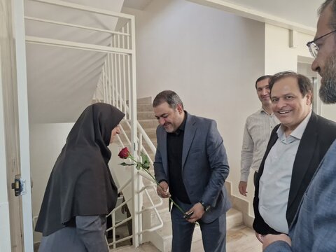 به مناسبت هفته بهزیستی و در راستای شعار "باهم برای ایران"/ دیدار مسئولین مدیریت شهری با مدیر و کارکنان بهزیستی کرج