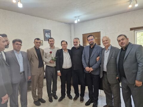 به مناسبت هفته بهزیستی و در راستای شعار "باهم برای ایران"/ دیدار مسئولین مدیریت شهری با مدیر و کارکنان بهزیستی کرج