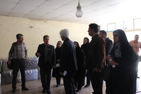 در حاشیه افتتاح همزمان پروژه های بهزیستی انجام شد:بازدید مدیر کل و هئیت همراه از بخش های مختلف شرکت تولید کالای خواب جنوب ابر