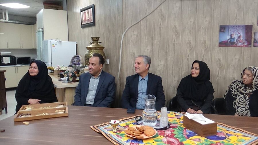 دیدار مدیر کل امور اجتماعی استانداری تهران با سالمندان بنیاد فرزانگان به مناسبت هفته گرامیداشت بهزیستی