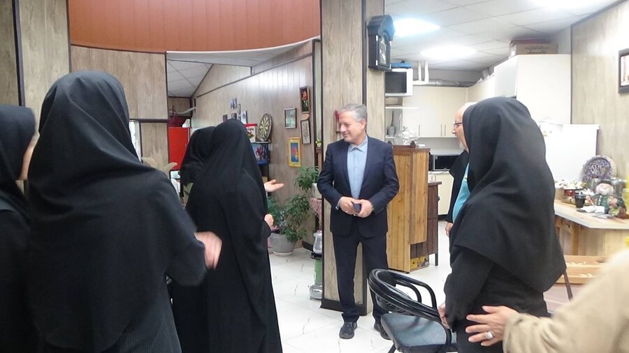 دیدار مدیر کل امور اجتماعی استانداری تهران با سالمندان بنیاد فرزانگان به مناسبت هفته گرامیداشت بهزیستی