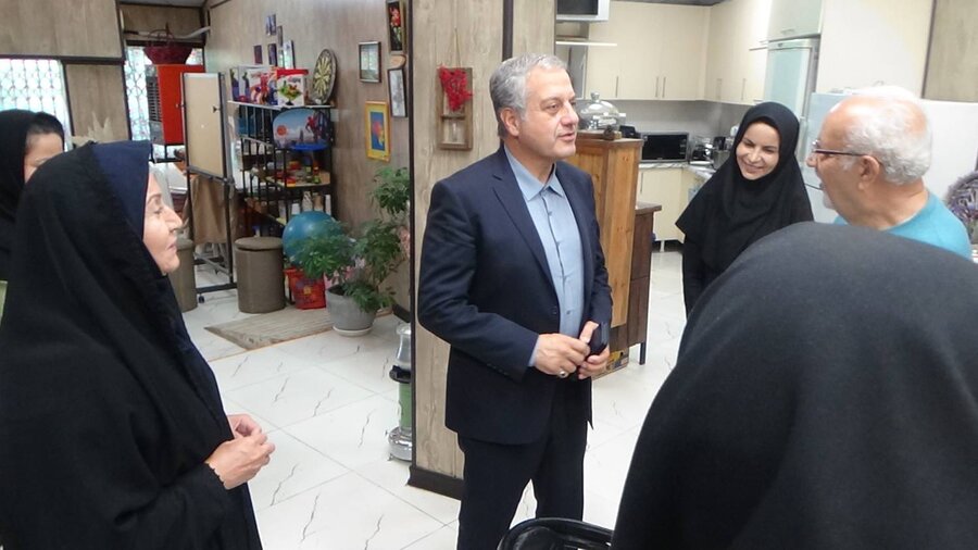 دیدار مدیر کل امور اجتماعی استانداری تهران با سالمندان بنیاد فرزانگان به مناسبت هفته گرامیداشت بهزیستی