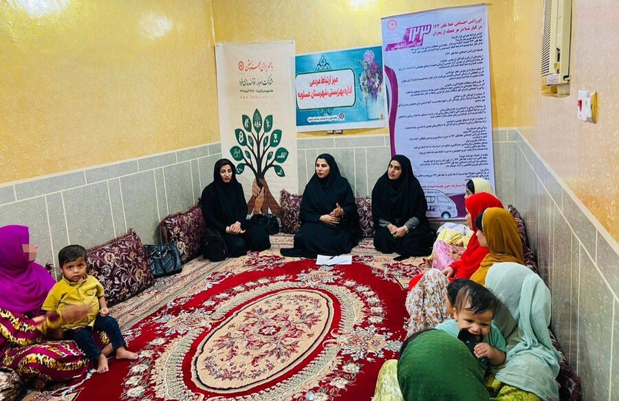 عسلویه| میز خدمت بهزیستی عسلویه در دهستان گود اخند؛ ارائه خدمات حضوری و رسیدگی به نیازهای مناطق کم‌برخوردار