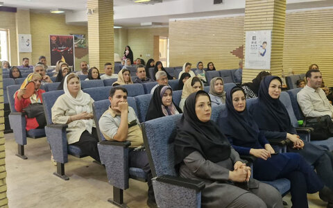 کرج | به مناسبت هفته بهزیستی / جلسه آموزشی «فرزندپروری و چالش‌های دوران نوجوانی» ویژه زوج‌های فرزندپذیر