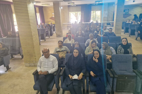 کرج | به مناسبت هفته بهزیستی / جلسه آموزشی «فرزندپروری و چالش‌های دوران نوجوانی» ویژه زوج‌های فرزندپذیر