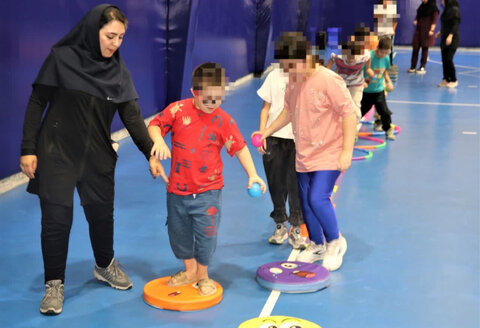 کرج | به مناسبت هفته بهزیستی / برگزاری مسابقه و بازیهای ورزشی ویژه کودکان دارای معلولیت ذهنی و اتیسم در کهریزک