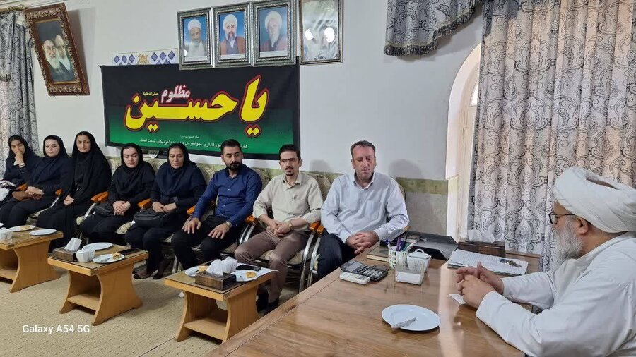 دیدار رئیس و کارکنان اداره بهزیستی شهرستان میاندوآب با امام جمعه به مناسبت هفته بهزیستی