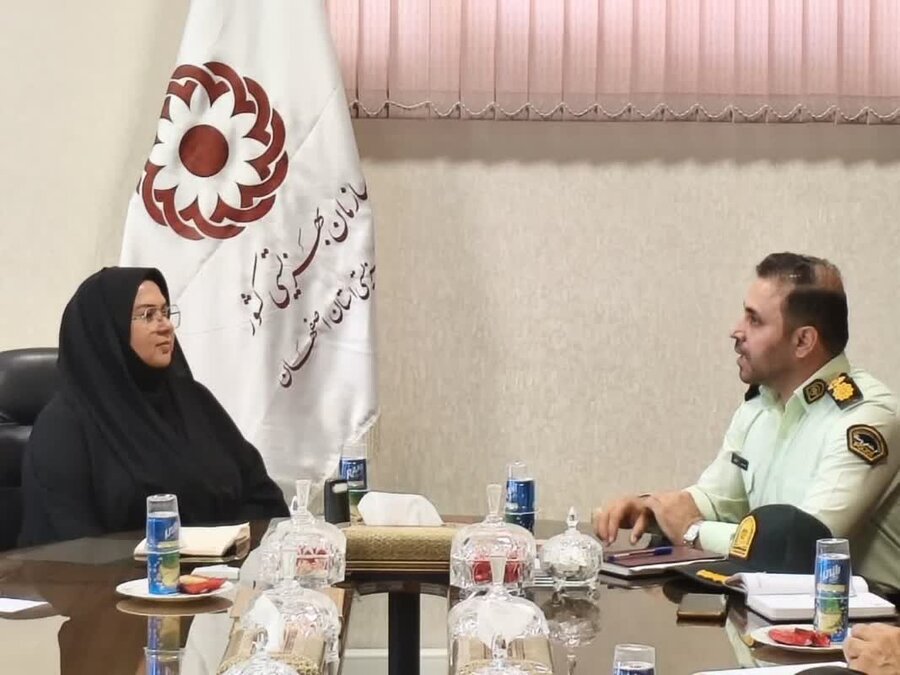 نشست مشترک مدیرکل بهزیستی استان اصفهان با مسئولان معاونت فرهنگی و اجتماعی فرماندهی انتظامی استان 