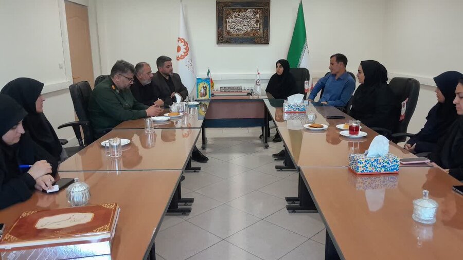 بوئین زهرا | دیدار فرمانده سپاه ناحیه امام حسین(ع)شهرستان بوئین زهرا با کارکنان بهزیستی شهرستان 