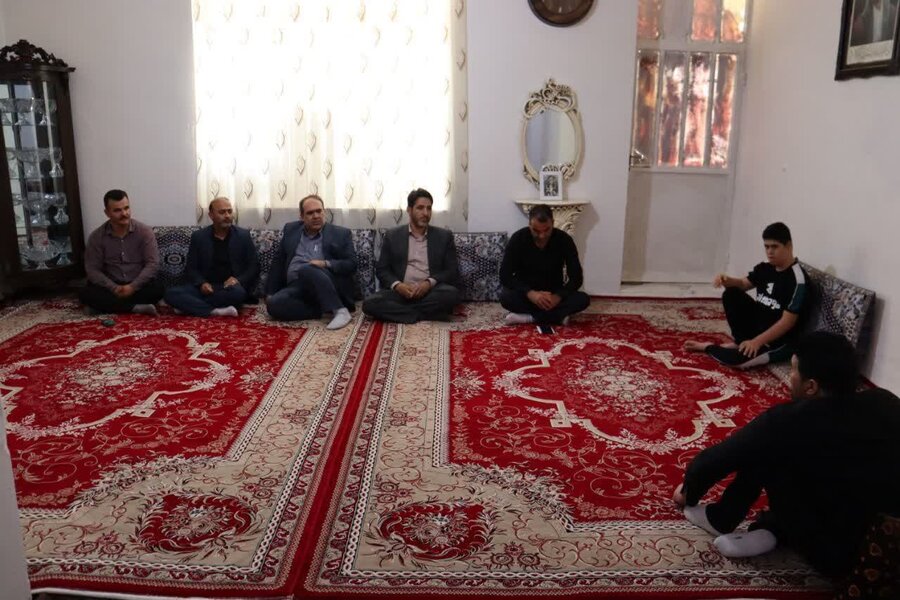 آوج | دیدار فرماندار آوج با خانواده های تحت پوشش سازمان بهزیستی در شهرستان آوج