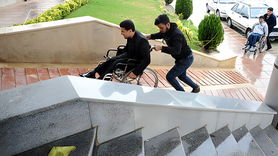 در رسانه | انتقاد بهزیستی از نصب رمپ‌های غیراستاندارد در بانک‌های قزوین