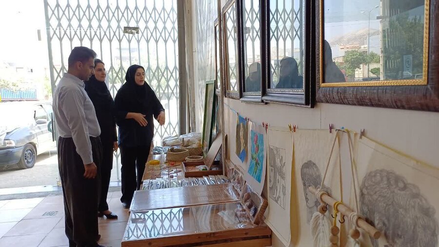 برپایی نمایشگاه صنایع دستی توانخواهان در مریوان