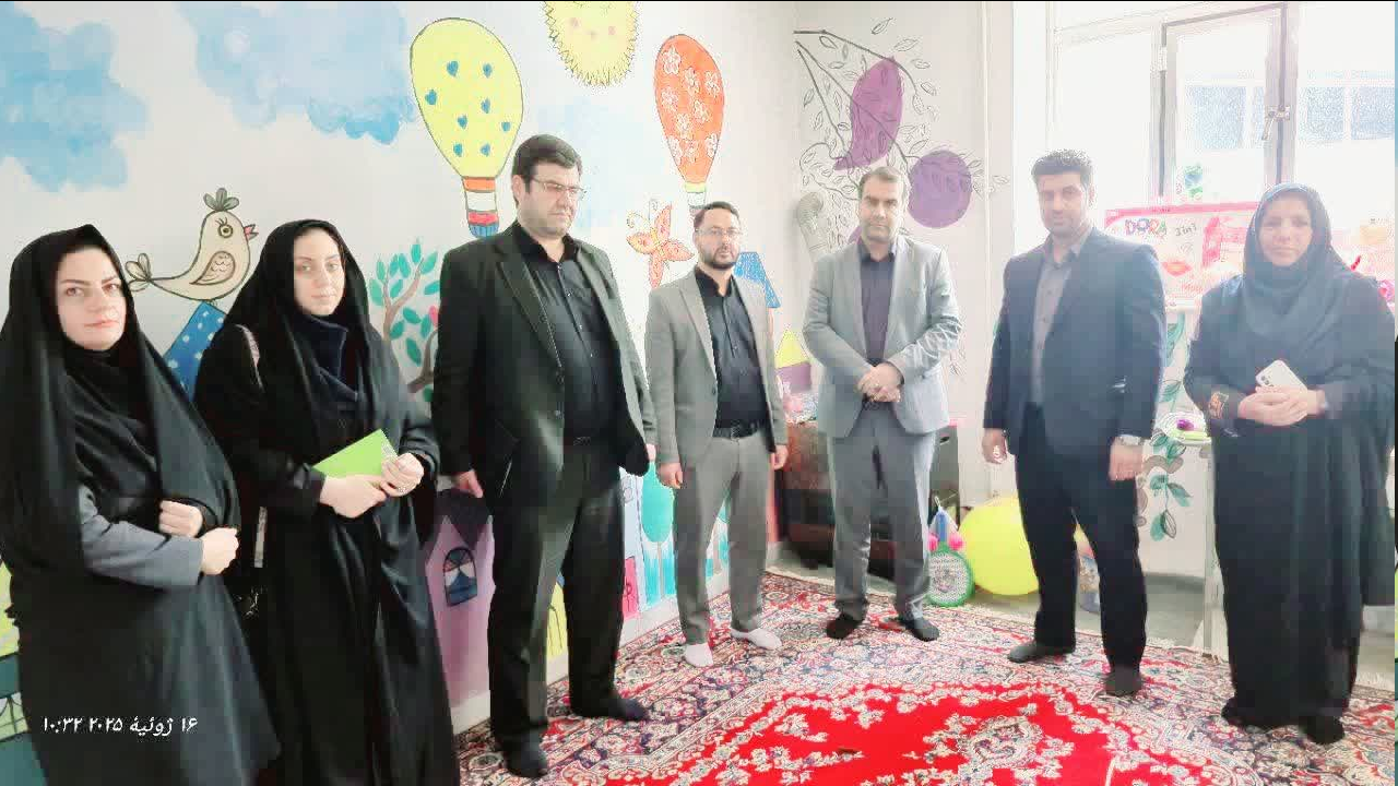 بازدید مسئولین عالی قضائی استان و شهرستان از خانه مهر نهاوند همزمان با هفته بهزیستی