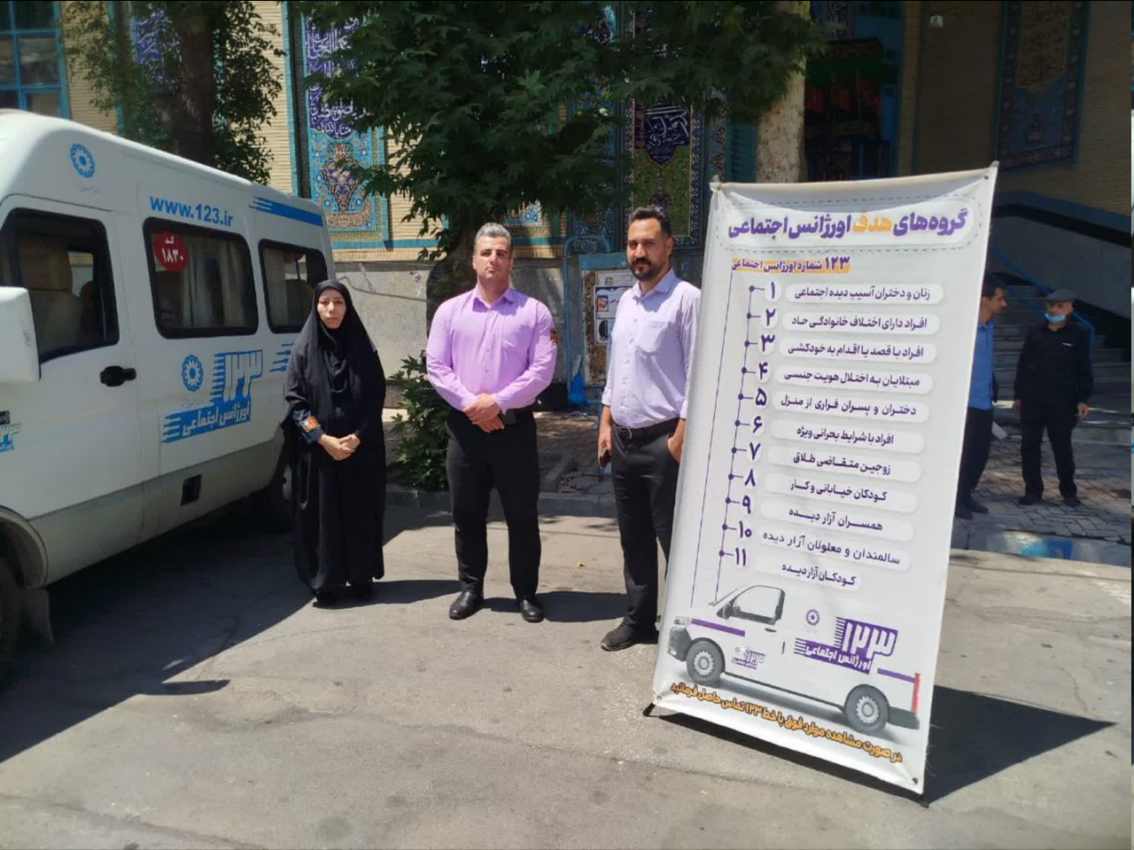 میزخدمت بهزیستی در مصلای نماز جمعه