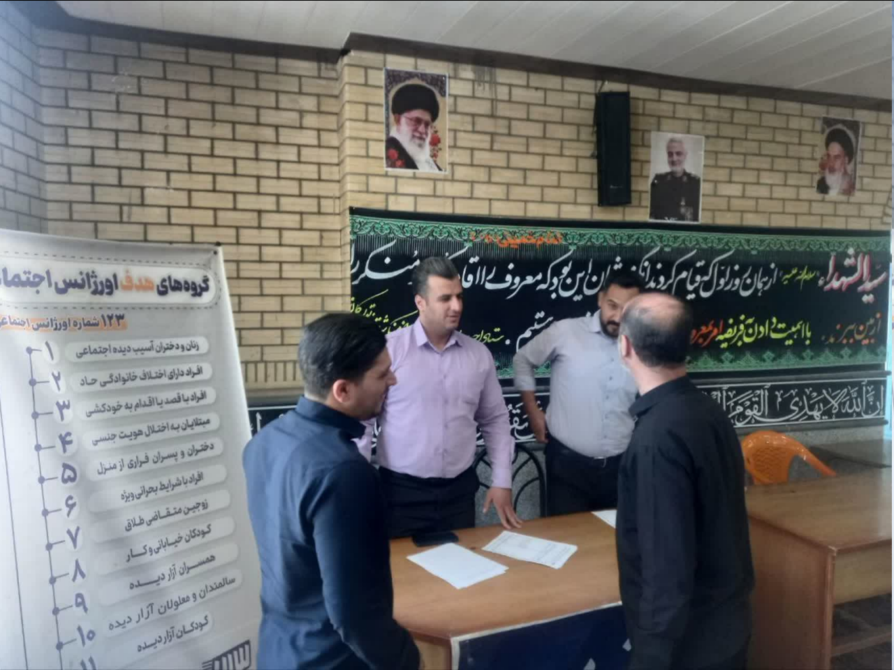 میزخدمت بهزیستی در مصلای نماز جمعه