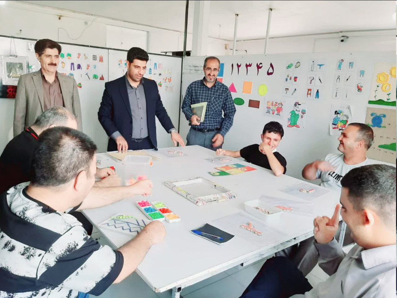  بازدید و دیدار صمیمانه رئیس بهزیستی نهاوند از مراکز تحت نظارت و کارکنان این مراکز
