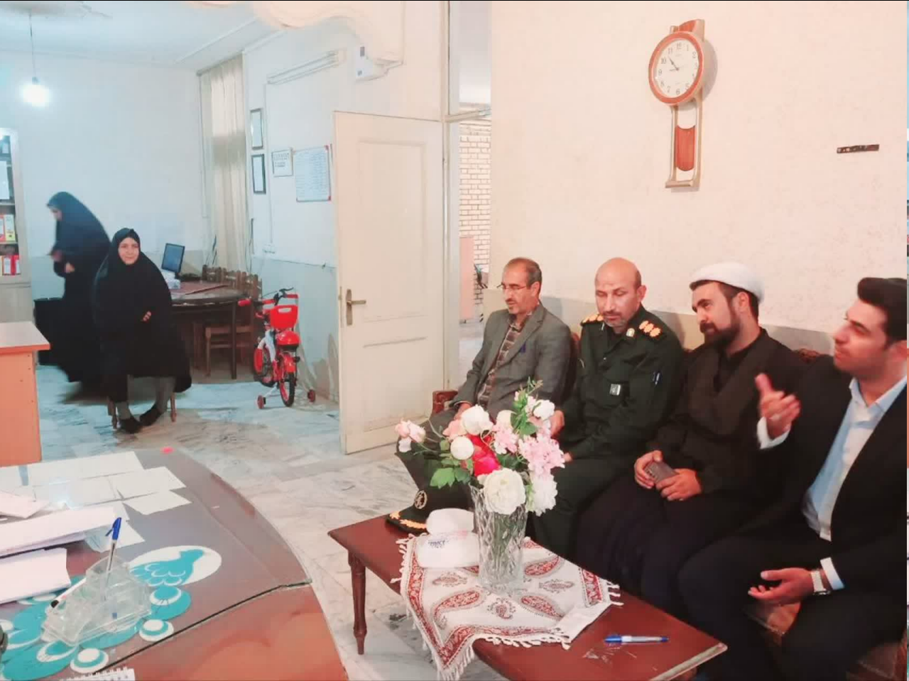 بازدید ازخانه مهرعلی (ع) و تکریم کودکان و نوجوانان بهزیستی توسط امام جمعه و سپاه ناحیه نهاوند