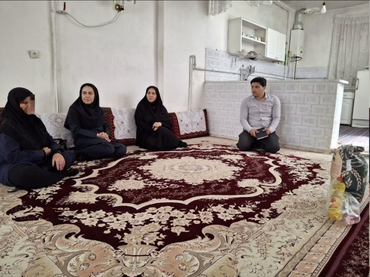 بازدید از منزل تعدادی از خانواده‌های تحت حمایت بهزیستی تویسرکان و تاکید بر نقش محوری حمایت همه جانبه جامعه هدف