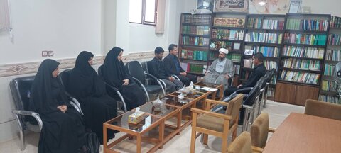 گزارش تصویری| رئیس اداره بهزیستی شهرستان ماهنشان به همراه جمعی از کارکنان، با امام جمعه شهرستان دیدار و گفتگو کردند